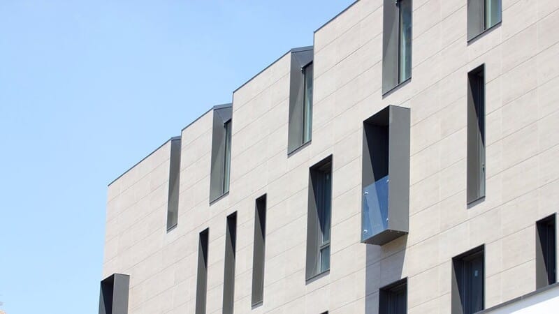 fatada cu aplicatie placi fibrociment